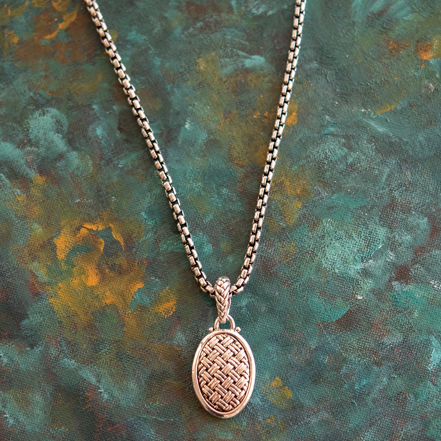 Vintage Designer Oscar de la Renta Long Pendant Antique Necklace 30 Inches Basket Weave Design OSN-LDSK - Limited Stock - Never Worn