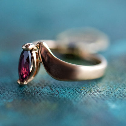 A Vintage Ring 1970s Genuine Garnet 18k Gold Birthstone Ring Antique Jewelry for Women #R2892 - Limited Stock - Never Worn