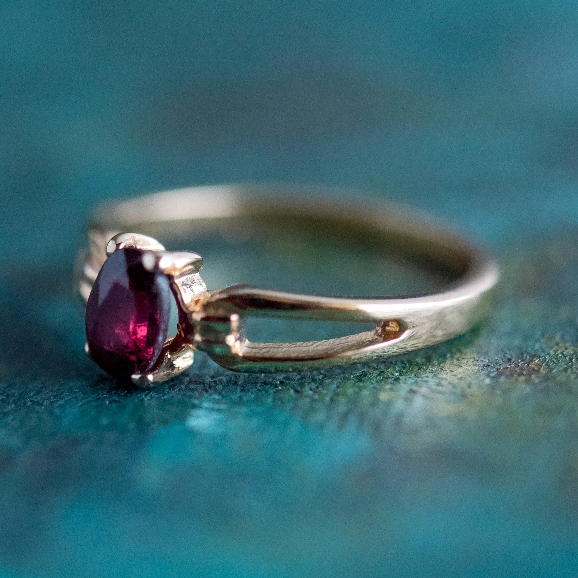 Vintage Ring 1970s Genuine Garnet 18k Gold Birthstone Rings Antique Womans Jewelry Handmade Size #R16033 - Limited Stock - Never Worn