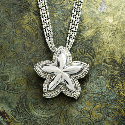 Vintage Oscar De La Renta 24 Inch White Gold Silver Tone Star Pendant Necklace #OSN-630-W