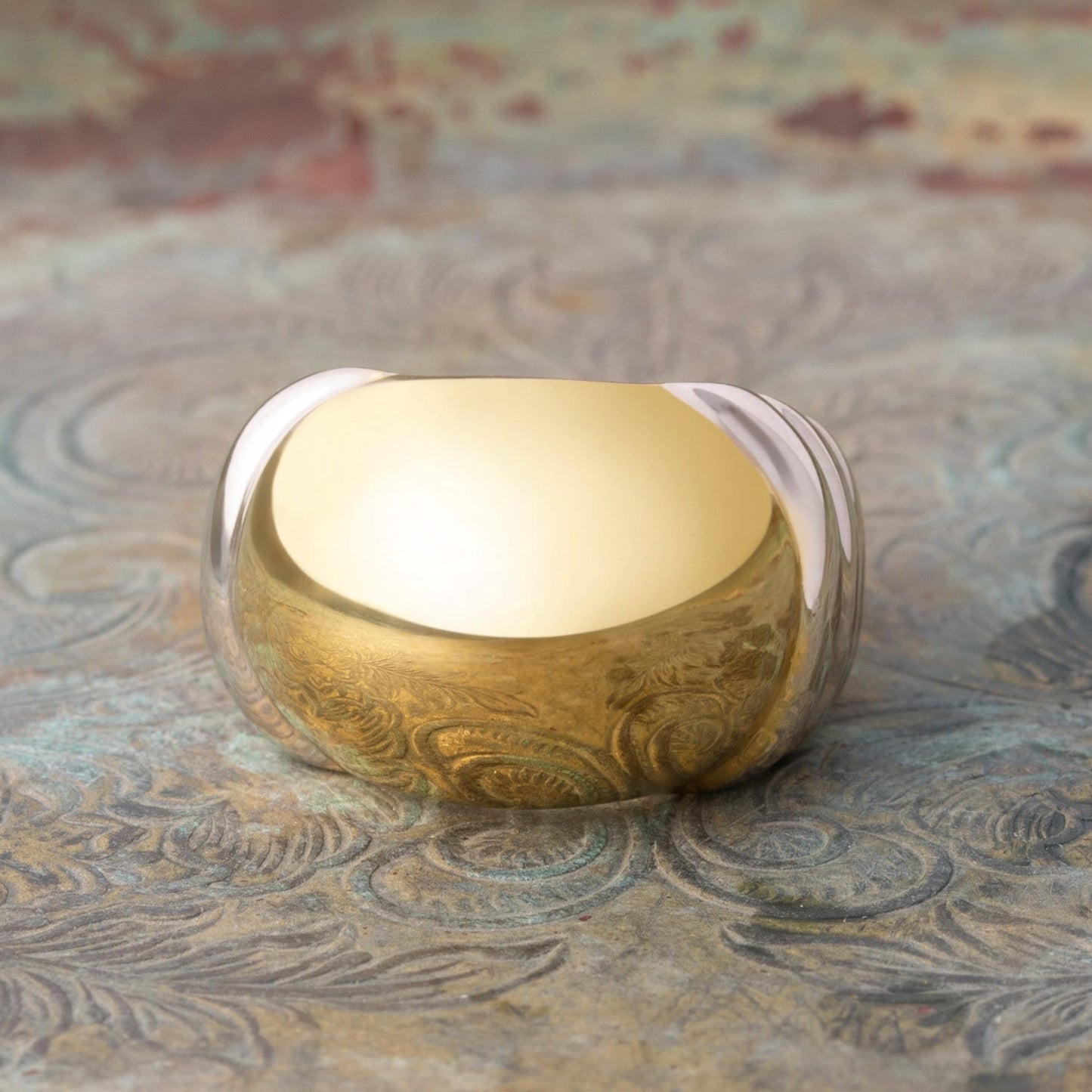Vintage Women's Dome Ring 18k Gold Ring  Size: 7