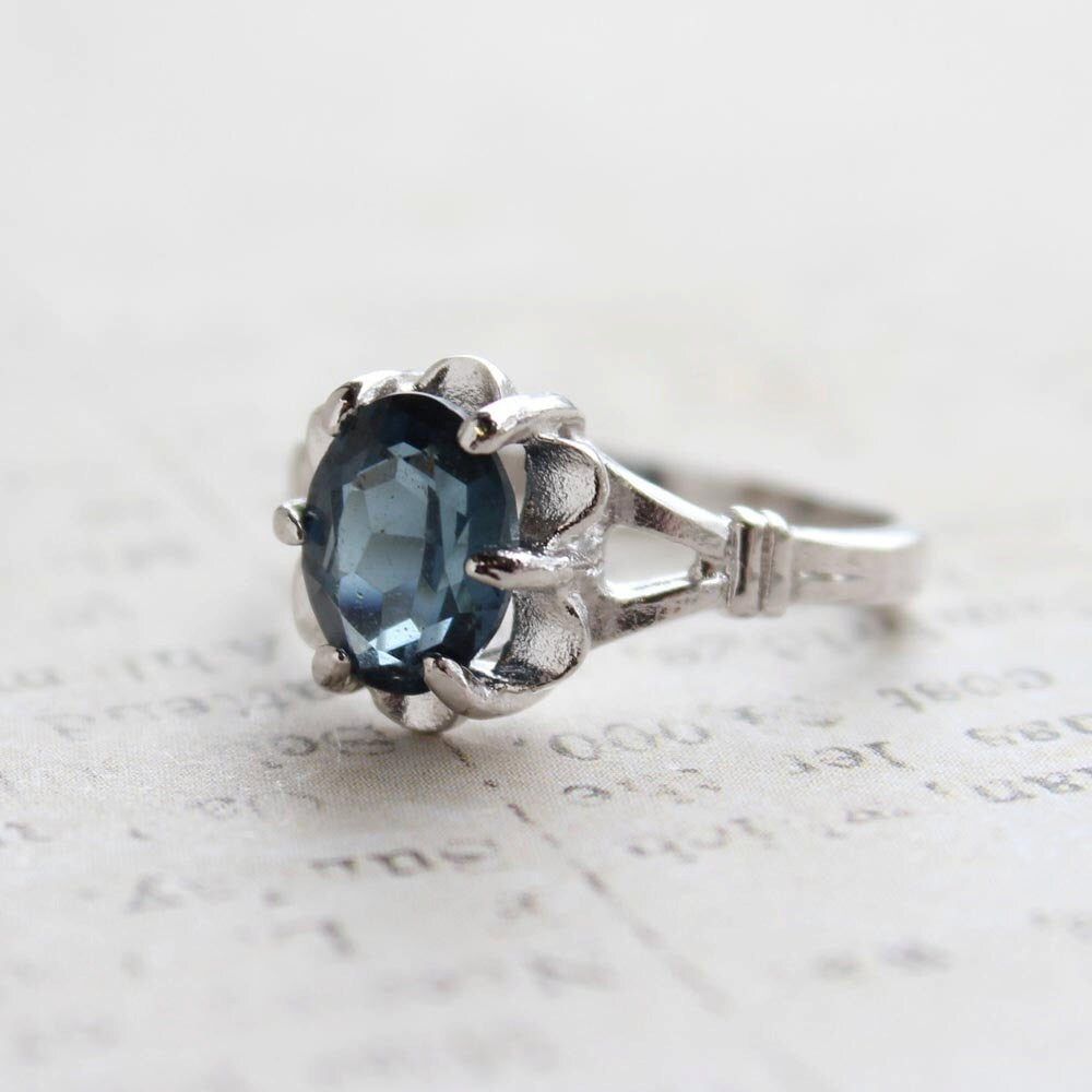 Vintage Ring 1970s Sapphire Austrian Crystal Solitaire Ring 18k White Gold Silver Size 5 Only September Birthstone Flower Jewelry Small R555
