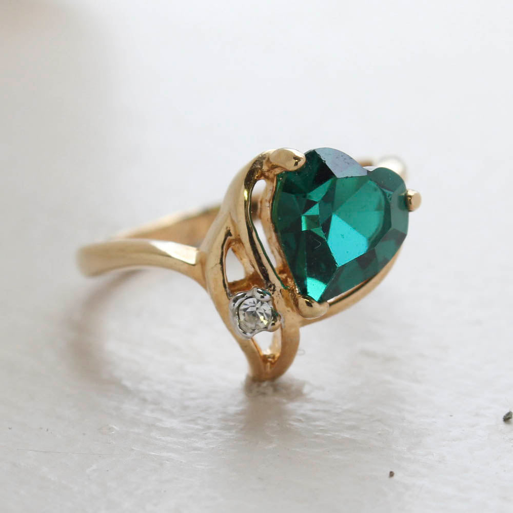 Vintage Jewelry Emerald Austrian Crystal Heart Ring 18k Yellow gold Electroplated Made in the USA